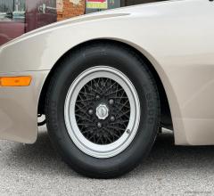 Auto - Porsche 944 coupe'