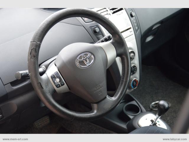 Auto - Toyota yaris 1.3 5p. sol