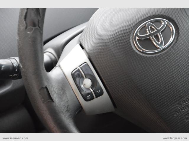 Auto - Toyota yaris 1.3 5p. sol