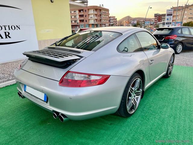 Auto - Porsche 911 carrera s coupé