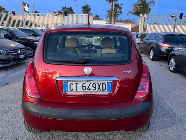 Auto - Lancia ypsilon 1.3 mjt 75 cv argento