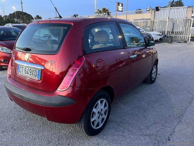 Auto - Lancia ypsilon 1.3 mjt 75 cv argento