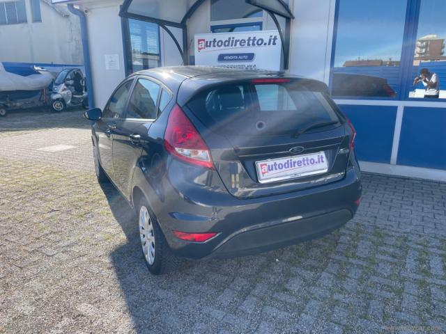 Auto - Ford fiesta 1.4 5p. bz.- gpl titanium