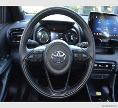 Auto - Toyota yaris 1.5 hybrid 5p. lounge