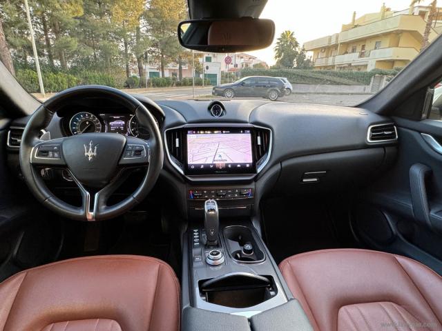 Auto - Maserati ghibli 330 cv mhev gransport