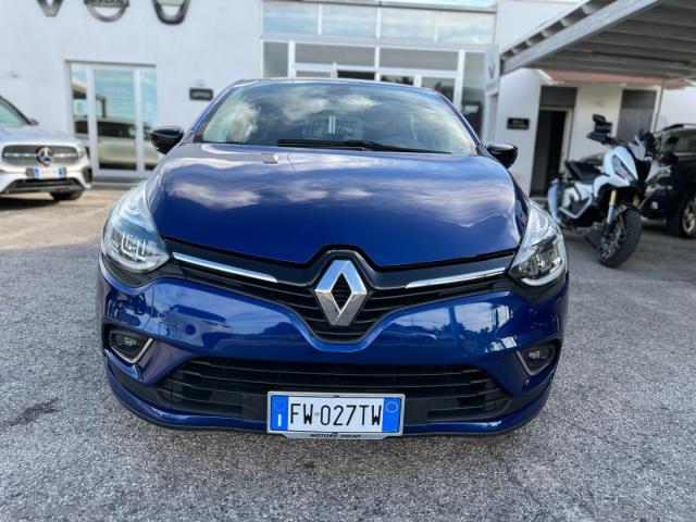 Auto - Renault clio dci 8v 75cv 5p. moschino intens