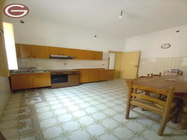 Appartamenti in Vendita - Casa indipendente in vendita a cittanova zona semicentrale