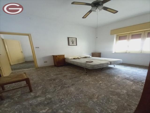 Appartamenti in Vendita - Casa indipendente in vendita a cittanova zona semicentrale