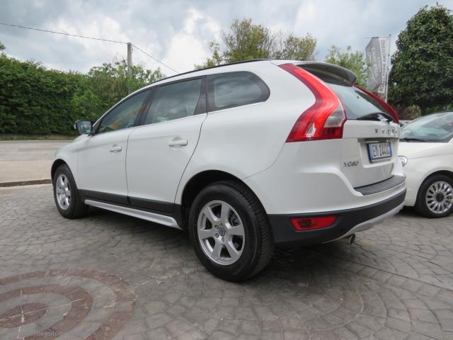 Auto - Volvo xc60 d4 awd geartronic momentum