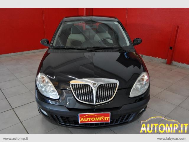 Auto - Lancia ypsilon 1.3 mjt 16v