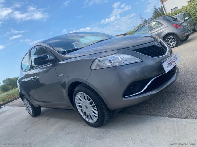 Auto - Lancia ypsilon 1.2 69 cv 5p. gpl ecochic gold