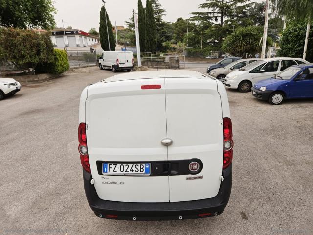 Auto - Fiat doblÃ² 1.6 mjt 105cv pc-tn cargo easy