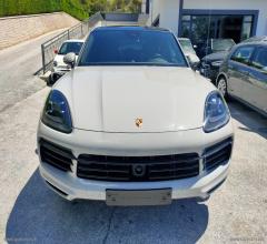 Auto - Porsche cayenne coupe' 3.0 v6