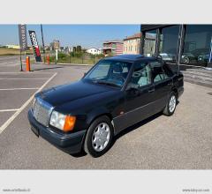 Auto - Mercedes-benz 200 e