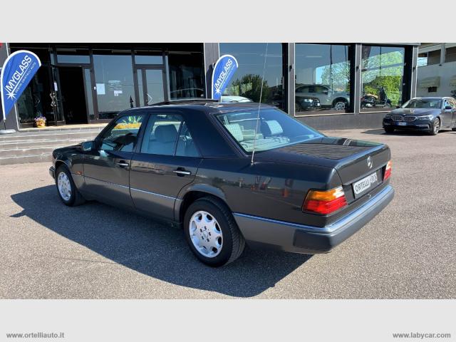 Auto - Mercedes-benz 200 e