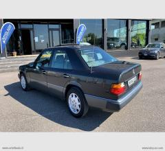 Auto - Mercedes-benz 200 e