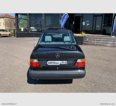 Auto - Mercedes-benz 200 e
