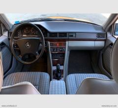 Auto - Mercedes-benz 200 e