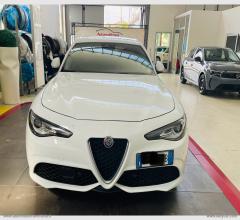 Auto - Alfa romeo giulia 2.0 turbo 280 cv at8 veloce q4