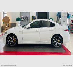 Auto - Alfa romeo giulia 2.0 turbo 280 cv at8 veloce q4