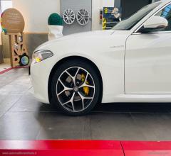 Auto - Alfa romeo giulia 2.0 turbo 280 cv at8 veloce q4