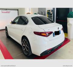 Auto - Alfa romeo giulia 2.0 turbo 280 cv at8 veloce q4