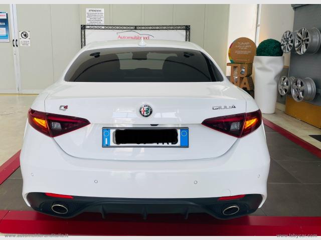 Auto - Alfa romeo giulia 2.0 turbo 280 cv at8 veloce q4