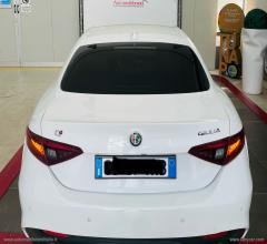 Auto - Alfa romeo giulia 2.0 turbo 280 cv at8 veloce q4