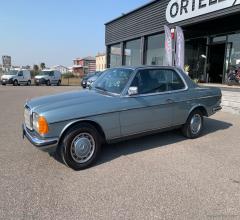 Auto - Mercedes-benz 230 c automatica