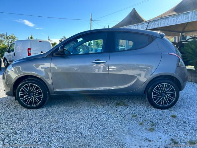 Auto - Lancia ypsilon 1.0 firefly 5p.s&s hyb. gold
