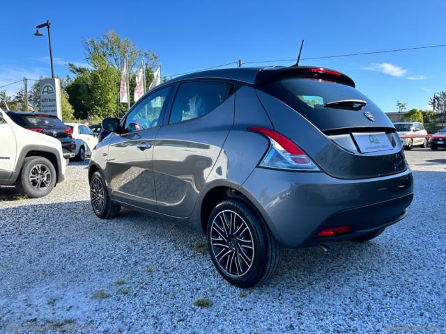 Auto - Lancia ypsilon 1.0 firefly 5p.s&s hyb. gold