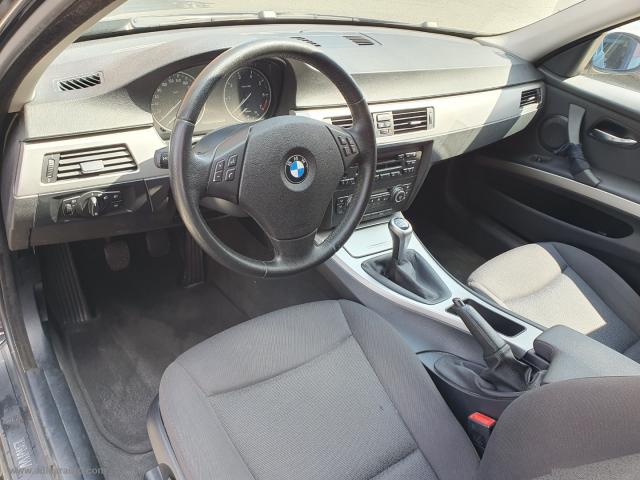 Auto - Bmw 318i attiva