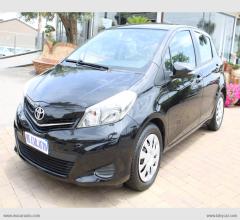 Auto - Toyota yaris 1.0 5p.