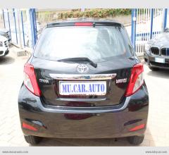 Auto - Toyota yaris 1.0 5p.