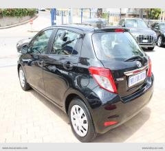 Auto - Toyota yaris 1.0 5p.