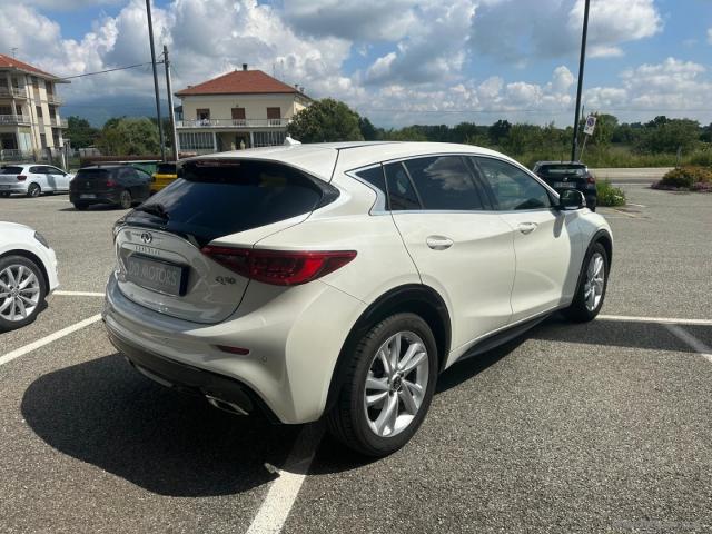 Auto - Infiniti q30 1.5d premium tech