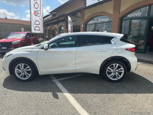 Auto - Infiniti q30 1.5d premium tech