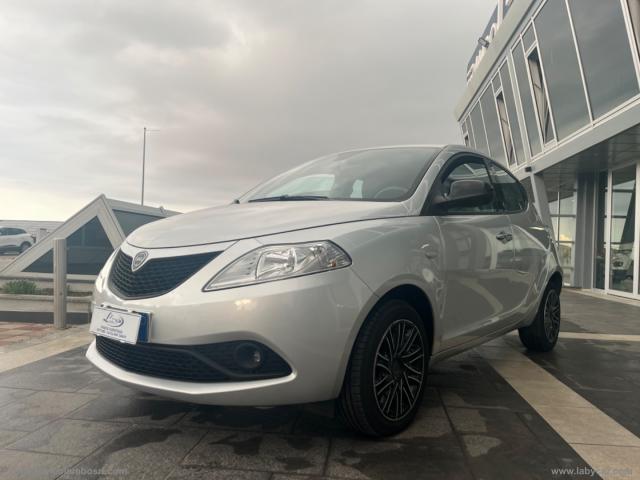 Auto - Lancia ypsilon 1.0 firefly 5p.s&s hyb. eco gold