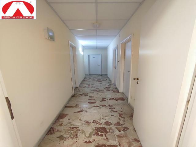 Appartamenti in Vendita - Ufficio in affitto a caltanissetta periferia