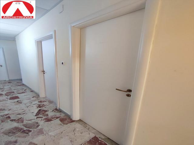 Appartamenti in Vendita - Ufficio in affitto a caltanissetta periferia