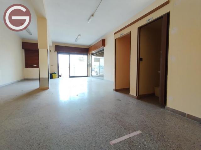 Appartamenti in Vendita - Locale commerciale in vendita a taurianova amato