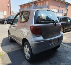 Auto - Toyota yaris 1.0 16v 3p.