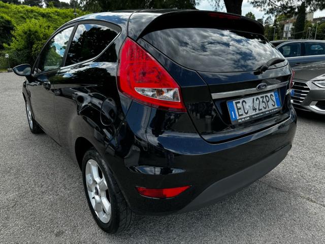 Auto - Ford fiesta+ 1.4 3p. bz.- gpl