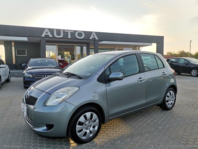 Auto - Toyota yaris 1.0 5p. sol