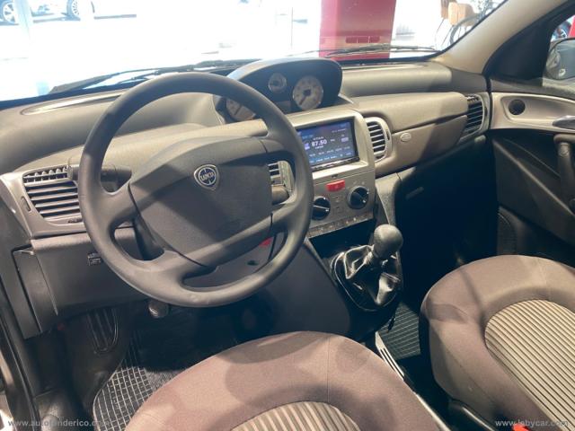 Auto - Lancia ypsilon 1.4 argento gpl