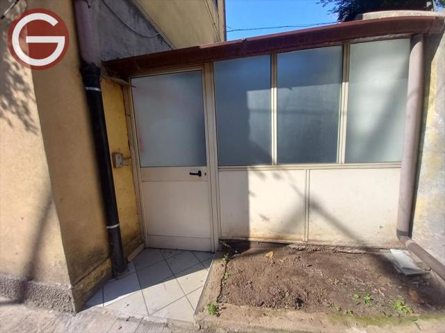 Appartamenti in Vendita - Appartamento in vendita a cinquefrondi centrale