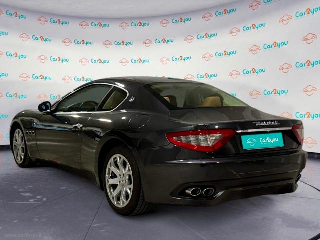 Auto - Maserati granturismo 4.2 v8 405cv