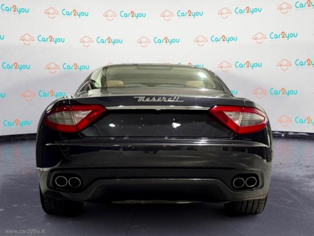 Auto - Maserati granturismo 4.2 v8 405cv
