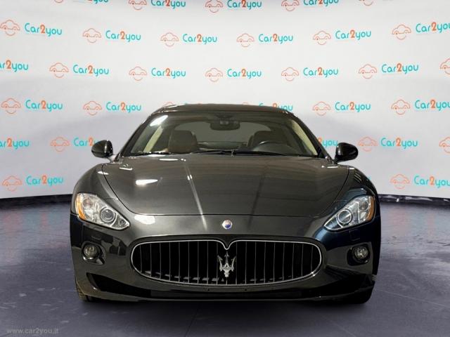 Auto - Maserati granturismo 4.2 v8 405cv