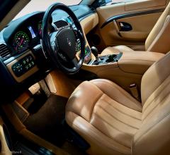 Auto - Maserati granturismo 4.2 v8 405cv